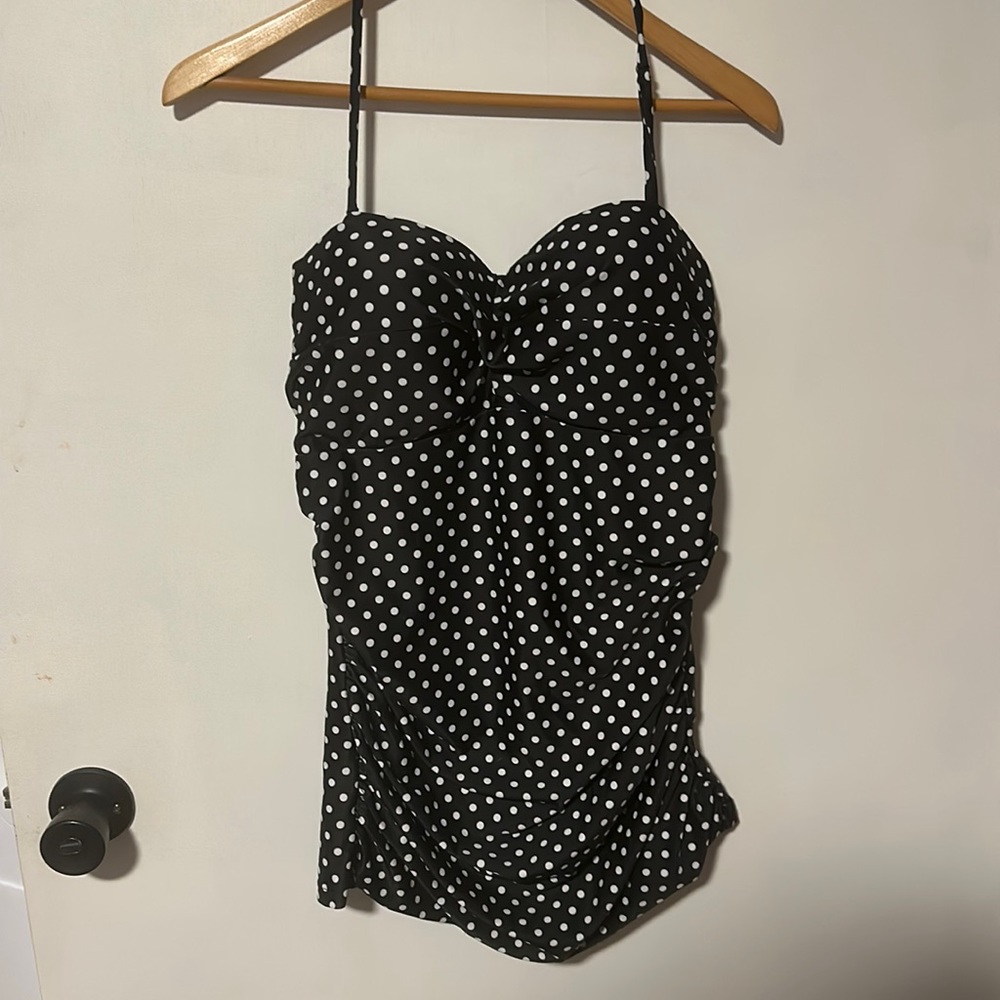 Black tankini with white polka dots women XL (12) molded cups NWOT only tried on